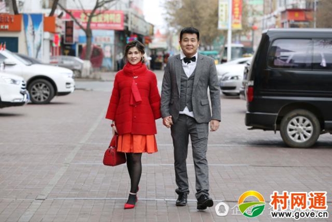 co gai nga xinh dep va chuyen tinh co tich ben chang trai trung quoc khong nha khong xe khong tien tiet kiem