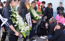 em be viet tu vong tai nhat bo me da dua em ve den que huong