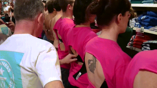 10 nguoi lac xuong trai dat roi vo tinh thiet lap ky luc guinness the gioi