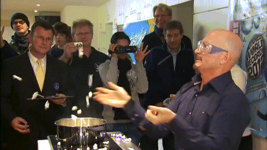 10 nguoi lac xuong trai dat roi vo tinh thiet lap ky luc guinness the gioi