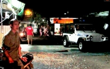 vu tai xe khong mac quan chet tren xe taxi o sai gon tam giu mot nghi can la nu gioi