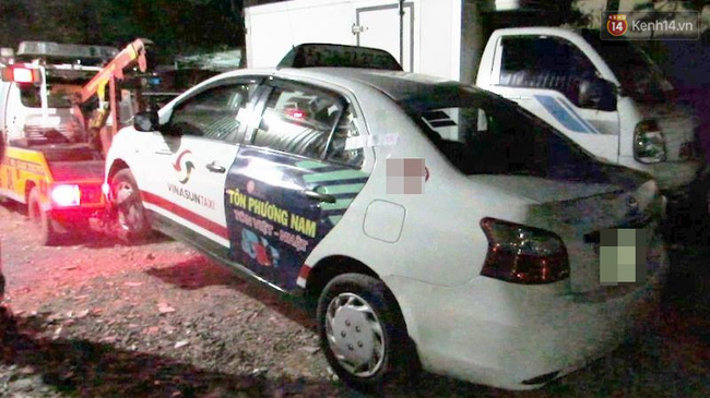 vu tai xe khong mac quan chet tren xe taxi o sai gon tam giu mot nghi can la nu gioi