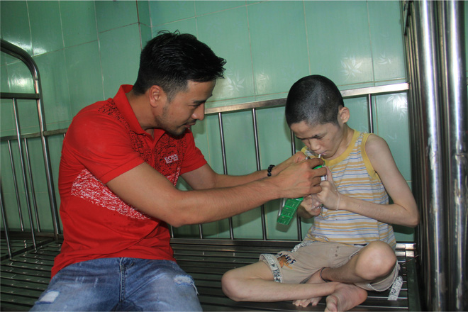 em gai ket nghia cua ngoc son ve viet nam lam tu thien