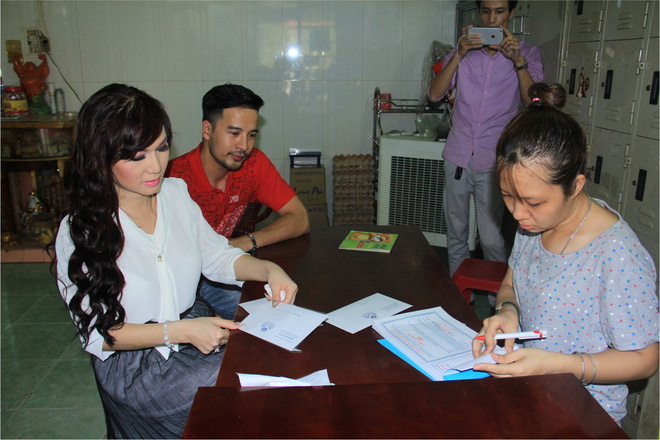 em gai ket nghia cua ngoc son ve viet nam lam tu thien