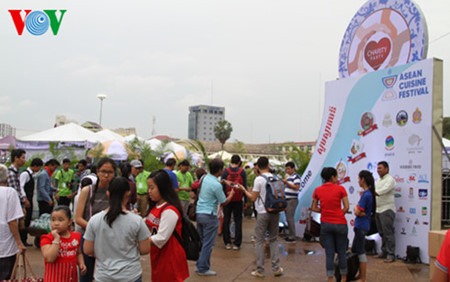 tung bung le hoi am thuc asean 2017 tai campuchia
