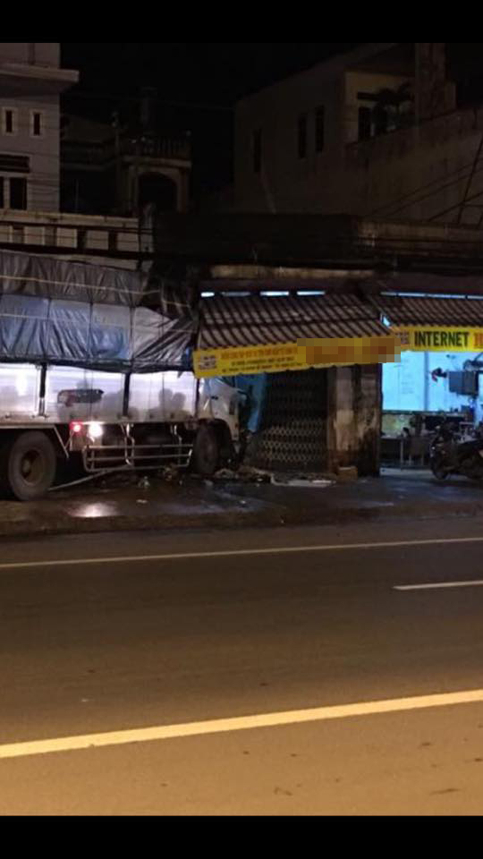 dong nai xe tai mat lai dam sap nha dan trong dem