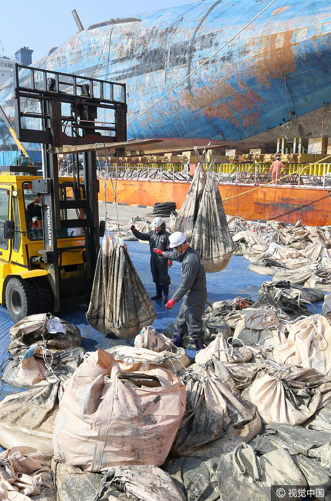 nhung di vat duoc tim thay trong xac pha sewol sau 3 nam chim duoi day dai duong