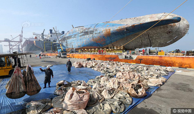 nhung di vat duoc tim thay trong xac pha sewol sau 3 nam chim duoi day dai duong