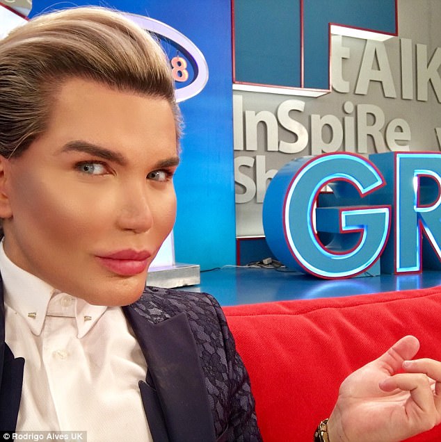 bup be ken doi thuc lieu minh hut mo tu than bom vao mong va mat de tro thanh peter pan