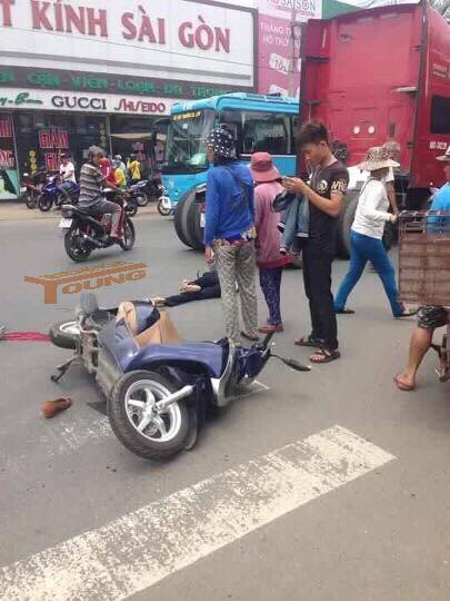 bien hoa xe may va cham voi container 2 nguoi tu vong