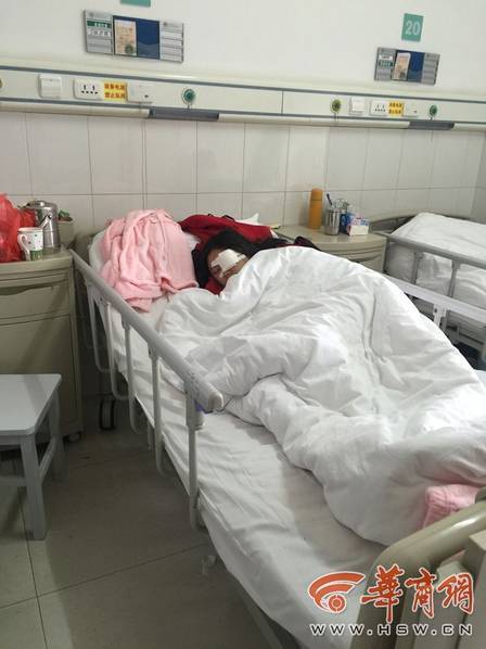 nu sinh trung hoc bi ke hiep dam tan cong den mu mat tren duong di hoc