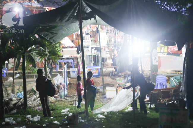 hang nghin nguoi thue chieu nam ngu ngay trong khuon vien den hung cho den gio khai le