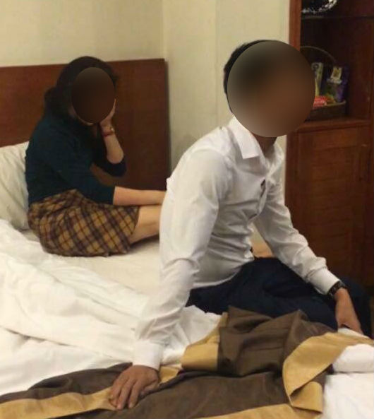 xon xao hinh anh nguoi phu nu quy lay trong khach san vi bi bat qua tang ngoai tinh