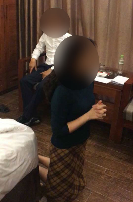 xon xao hinh anh nguoi phu nu quy lay trong khach san vi bi bat qua tang ngoai tinh