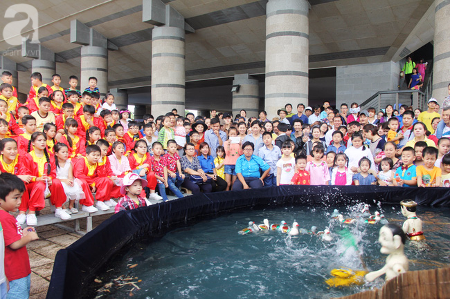 sai gon nguoi lon tre nho hao hung an buffet chay mien phi ngay gio to
