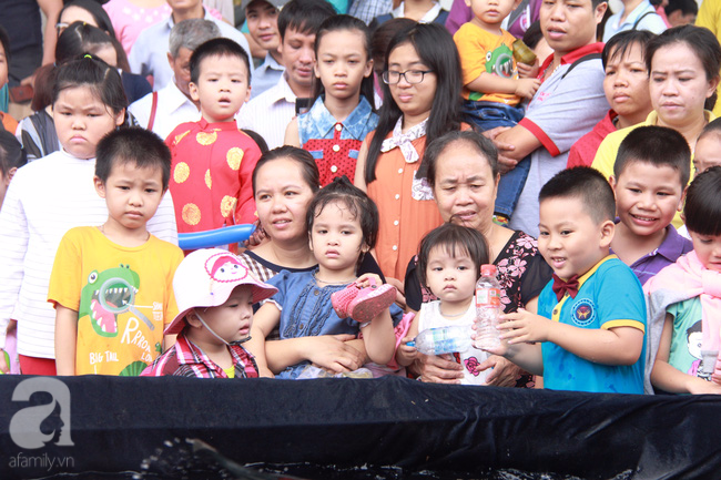 sai gon nguoi lon tre nho hao hung an buffet chay mien phi ngay gio to