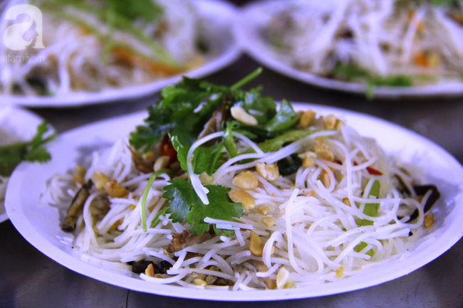 sai gon nguoi lon tre nho hao hung an buffet chay mien phi ngay gio to