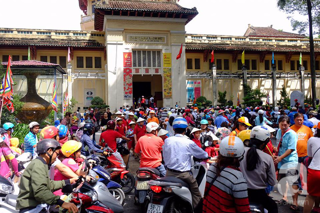 sai gon nguoi lon tre nho hao hung an buffet chay mien phi ngay gio to