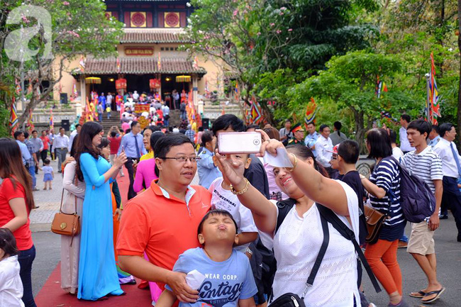 sai gon nguoi lon tre nho hao hung an buffet chay mien phi ngay gio to