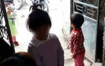 vu be gai 4 tuoi bi bo quen trong wc cua truong cong an xac dinh hai co giao khong nhot tre