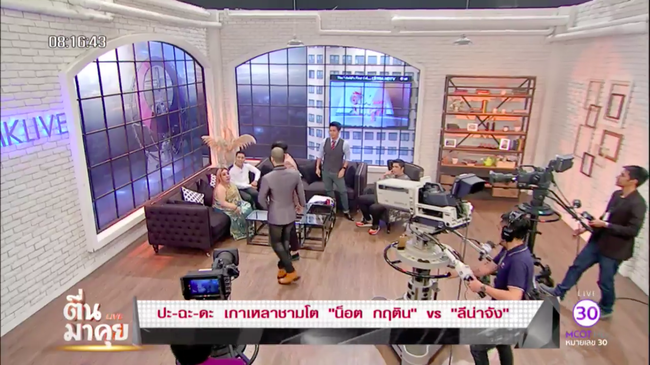 nu dai gia thai lan bi chong thu 9 tung tin don mac benh aids suyt danh chong cu tren song truyen hinh