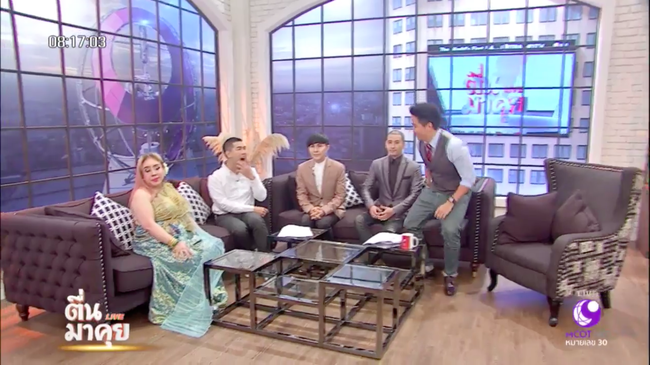 nu dai gia thai lan bi chong thu 9 tung tin don mac benh aids suyt danh chong cu tren song truyen hinh