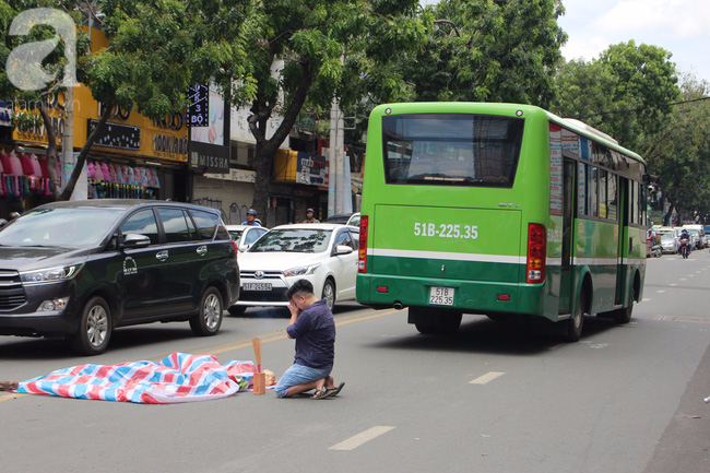 tp hcm bat ngo nga xuong duong mot phu nu bi xe buyt can tu vong