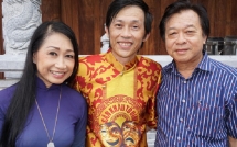 nguoi phu nu phia sau thanh cong cua ong chu tich hoi san khau tphcm