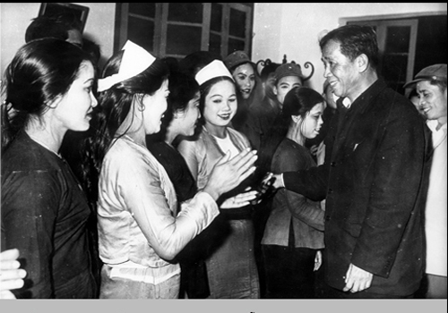 thanh nien phai song co chi huong co hoai bao