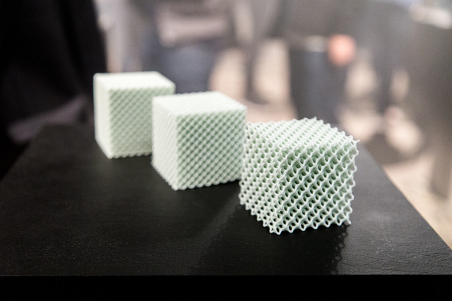 can canh doi giay mang cong nghe doc dao futurecraft 4d den tu adidas su dung oxy va anh sang tao nen bo de