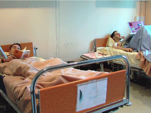 viec nhe luong cao 16000 usd cho cac thanh nien khoe manh nam im tren giuong trong vong 2 thang