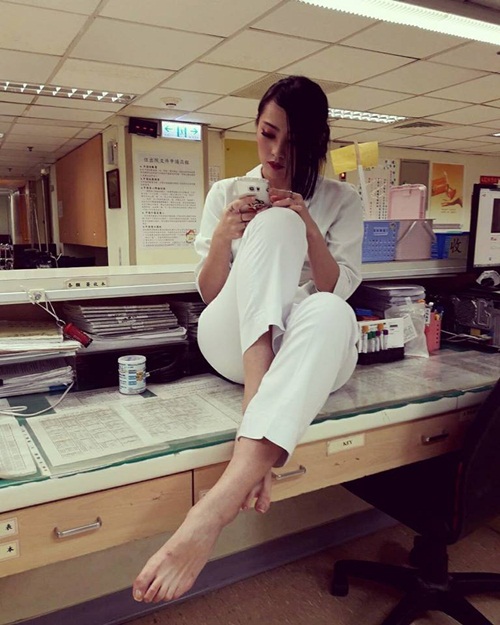 nu ho ly xinh dep nhan nhieu chi trich vi hanh dong xau xi trong benh vien