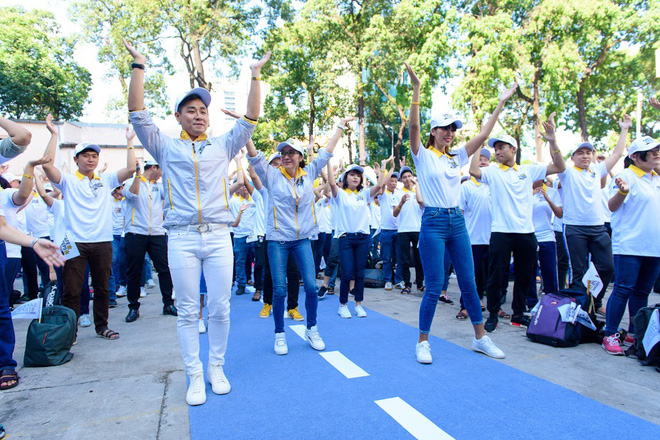 my nhan ngoa ho tang long duong tu quynh nhay flasmob cung dan sao viet