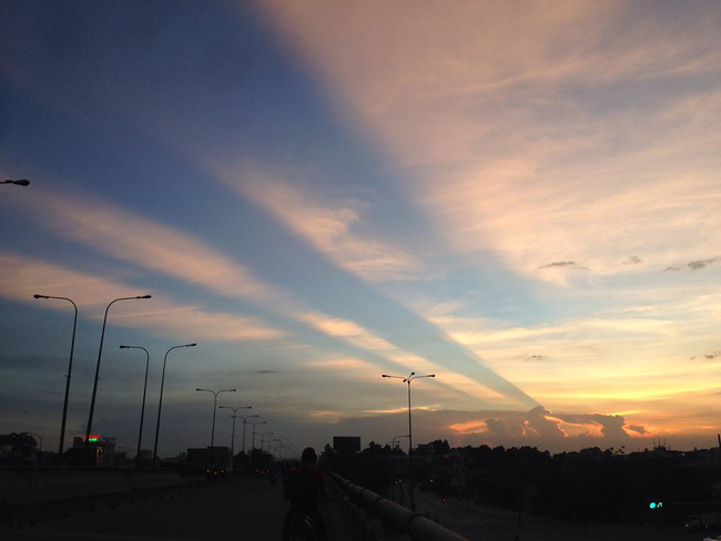 Sapa đẹp mê hồn với các bức ảnh bầu trời Sài Gòn tuyệt đẹp! Tận hưởng cảm giác yên bình và thanh thản khi đắm mình trong hai tông màu xanh da trời và trắng muối của bầu trời đầy sức mạnh này!