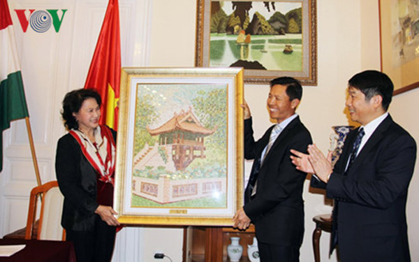 chu tich quoc hoi gap go cong dong nguoi viet tai hungary