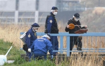 nghi van xung quanh chiec the hoc sinh cua be gai nguoi viet tu vong tai nhat