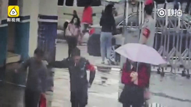 ten cuop so den nhu nho noi chay vao don canh sat de nap