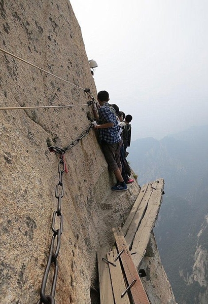 20 buc hinh cho thay su chiu choi cua nhung du khach mao hiem nhat the gioi