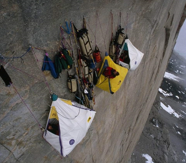 20 buc hinh cho thay su chiu choi cua nhung du khach mao hiem nhat the gioi