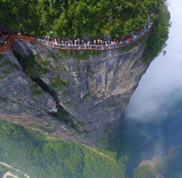 20 buc hinh cho thay su chiu choi cua nhung du khach mao hiem nhat the gioi