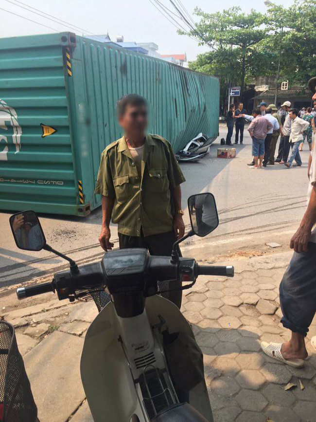 nam dinh xe container do nghieng de nat o to con it nhat 2 nguoi tu vong