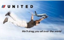khong chi bi phan doi du doi united airlines con hung chiu con mua anh che sau be boi loi khach xuong may bay