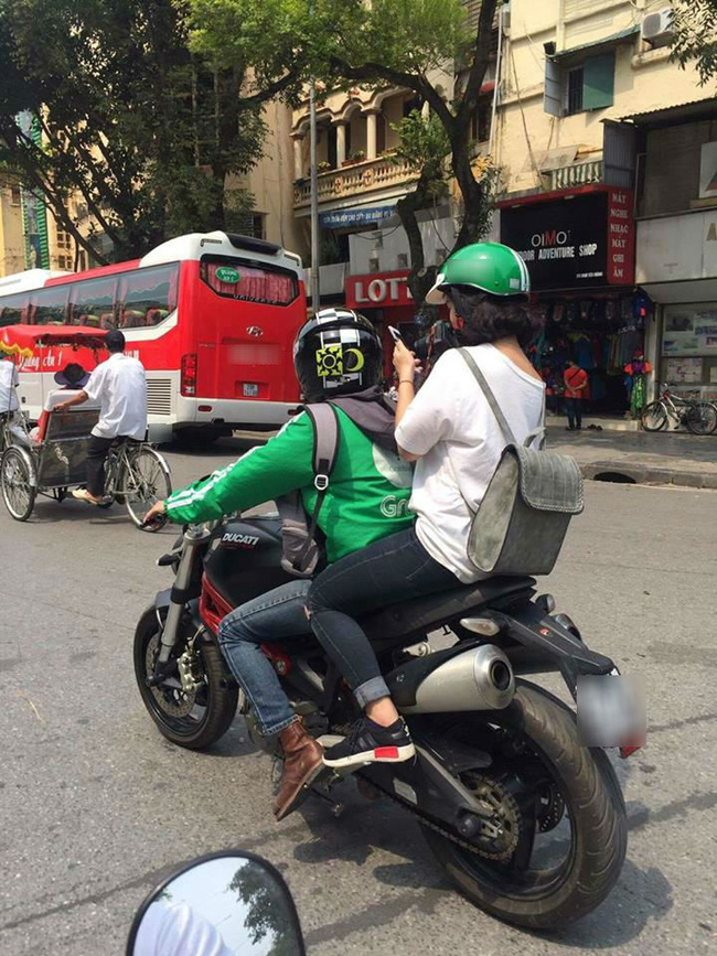 truy tim anh chang dem quai thu ducati gan 300 trieu chay xe om