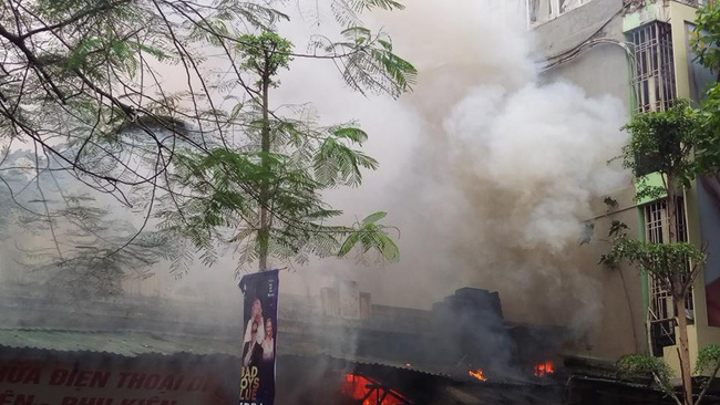 ha noi chay lon tai nha con trai co nhac si van cao