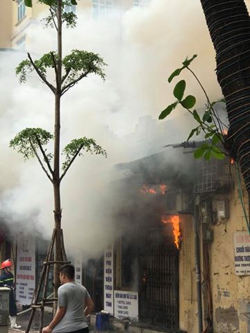 ha noi chay lon tai nha con trai co nhac si van cao