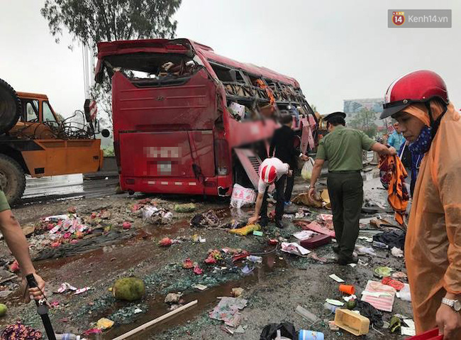 ha tinh xe khach no lop dam vao dai phan khach 2 nguoi tu vong