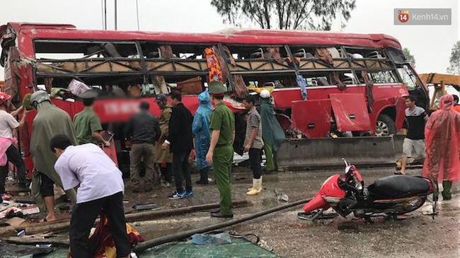 ha tinh xe khach no lop dam vao dai phan khach 2 nguoi tu vong