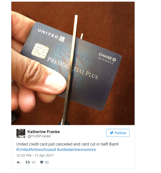 hanh khach than thiet cua united airlines be nat the thanh vien sau vu bac si goc viet bi keo le khoi may bay