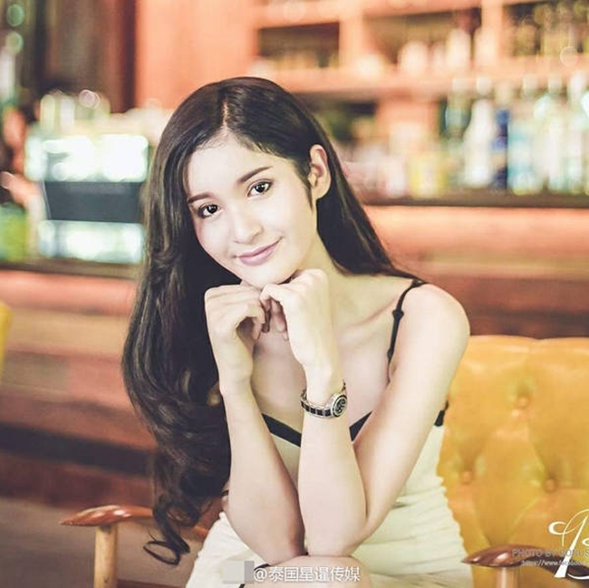 nguoi dep chuyen gioi thai lan gay chu y vi muon duoc o ky tuc xa nam khi nhap ngu