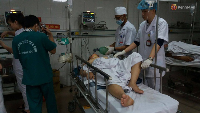 xe khach giuong nam no lop ui bay dai phan cach hang chuc nguoi thuong vong
